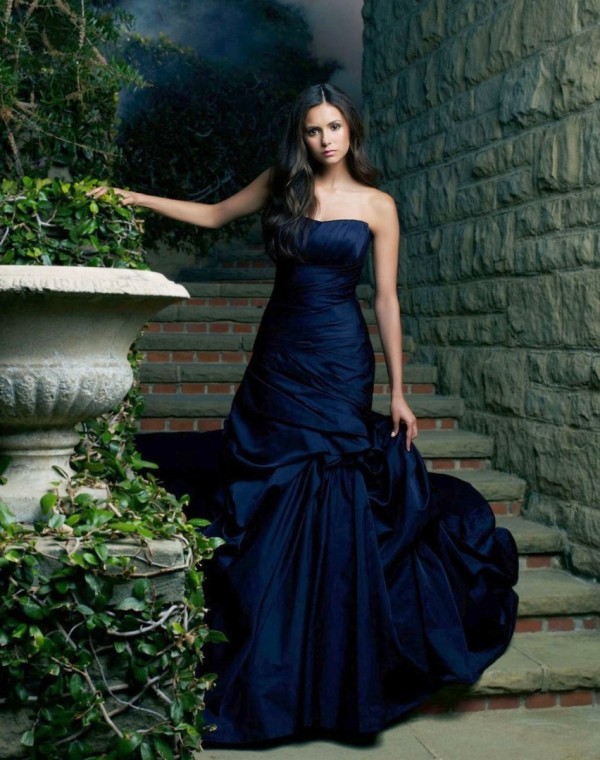 Nina Dobrev 